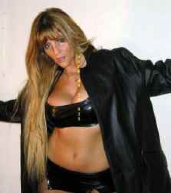 Subtiles statt Gewalt - Sie sucht Ihn - wien