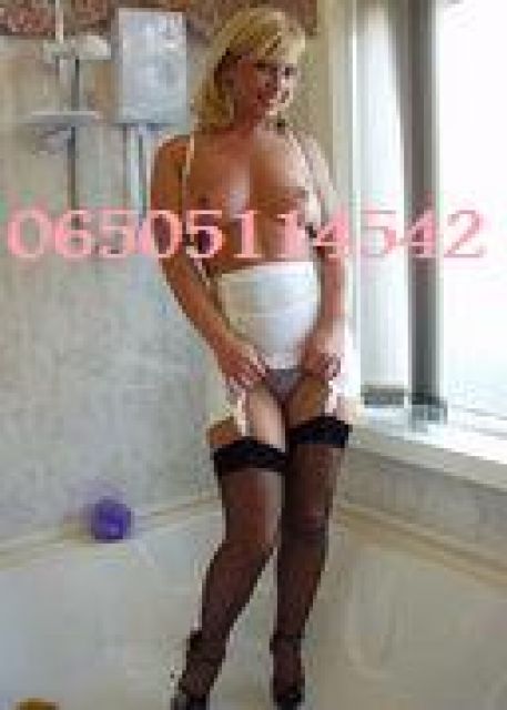 Golden Shower Games - Sie sucht Ihn - Wien