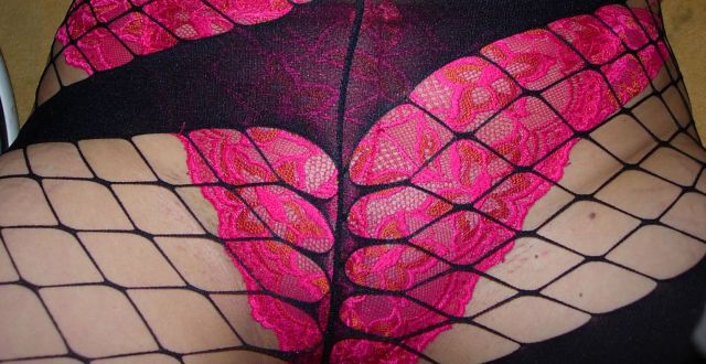 Feucht geile Araberin trägt scharfe Slips und Seidenstrümpfe - Getragene Waesche - hamburg